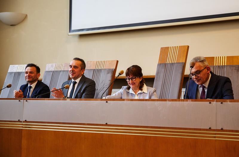 Uroczysta Sesja Rady Miasta w Rektoracie Uniwersytetu Zielonogórskiego, podczas której zaprzysiężony został prezydent Zielonej Góry Marcin Pabierowski.