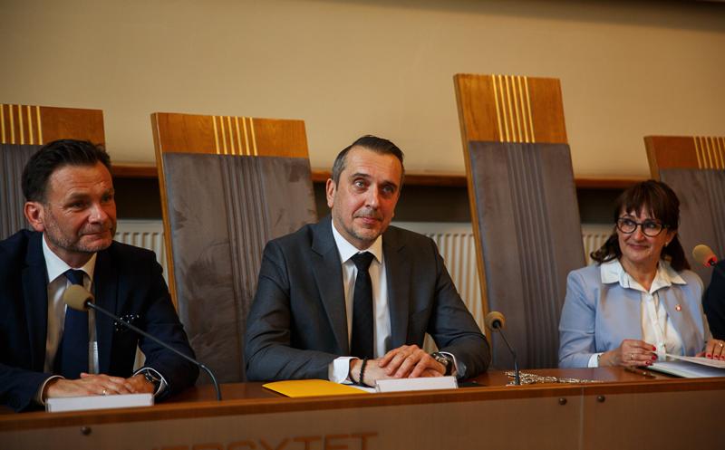 Uroczysta Sesja Rady Miasta w Rektoracie Uniwersytetu Zielonogórskiego, podczas której zaprzysiężony został prezydent Zielonej Góry Marcin Pabierowski.