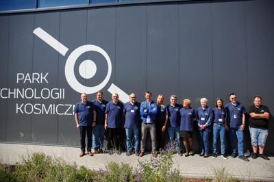 Sławosz Uznański, polski astronauta z pracownikami Parku Technologii Kosmicznych w Zielonej Górze