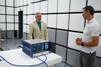 Prezentacja technologii i laboratoriów w Parku Technologii Kosmicznej podczas wizyty Sławosza Uznańskiego