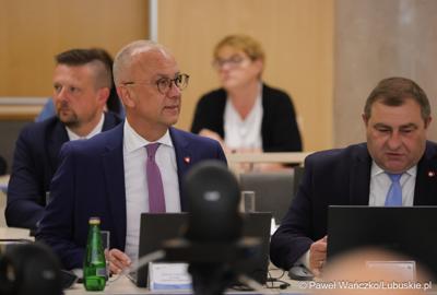 Od lewej: Marszałek Województwa Lubuskiego Marcin Jabłoński oraz wicemarszałek Grzegorz Potęga 