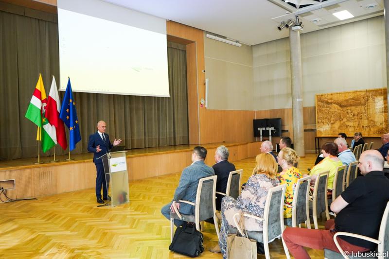 przemawia Marcin Jabłoński