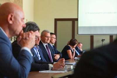 Sesja Rady Powiatu Nowosolskiego, gratulacje od Wicemarszałka Grzegorza Potęgi