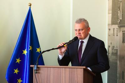Sesja Rady Powiatu Nowosolskiego, gratulacje od Wicemarszałka Grzegorza Potęgi