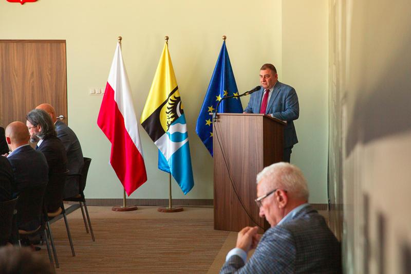 Sesja Rady Powiatu Nowosolskiego, gratulacje od Wicemarszałka Grzegorza Potęgi