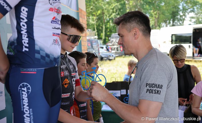 Wicemarszałek Województwa Lubuskiego Sebastian Ciemnoczołowski podczas ceremonii dekoracji najlepszych zawodników