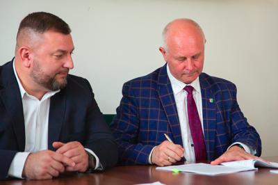 Podpisanie umów w ramach działania zarządzania zasobami wodnymi