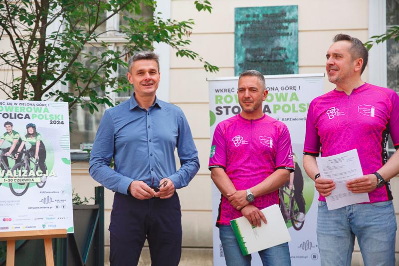 Konferencja prasowa z Prezydentem Zielonej Góry Marcinem Pabierowskim, Wicemarszałkiem Sebastianem Ciemnoczołowskim, Wiceprezydentem Pawłem Tondererm i ultrakolarzem Krzyszfotem Fechnerem