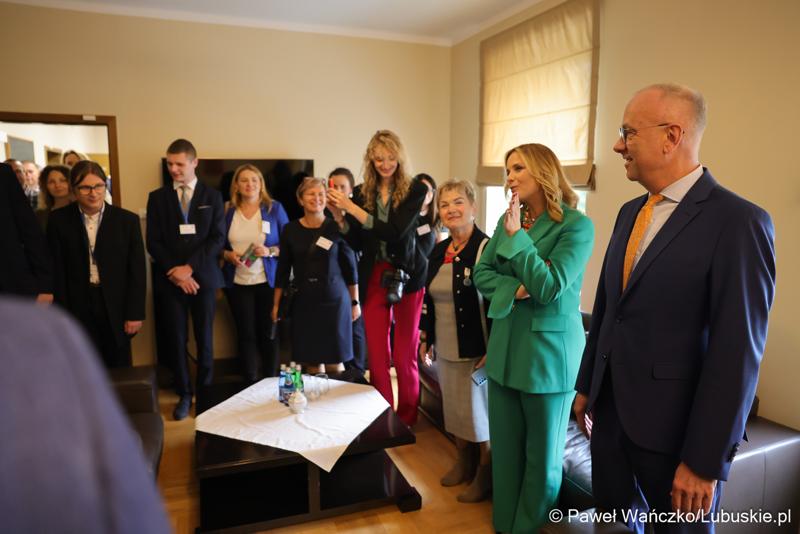 Uczestnicy jubileuszowych obrad Lubuskiego Sejmiku Dziecięcego w Zielonej Górze