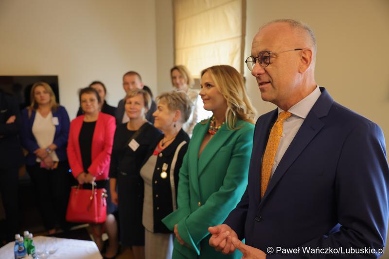 Uczestnicy jubileuszowych obrad Lubuskiego Sejmiku Dziecięcego w Zielonej Górze