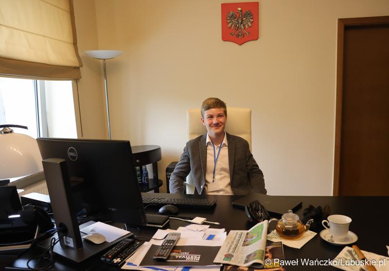 Uczestnik jubileuszowych obrad Lubuskiego Sejmiku Dziecięcego w Zielonej Górze