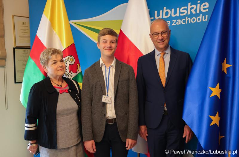 Uczestnicy jubileuszowych obrad Lubuskiego Sejmiku Dziecięcego w Zielonej Górze