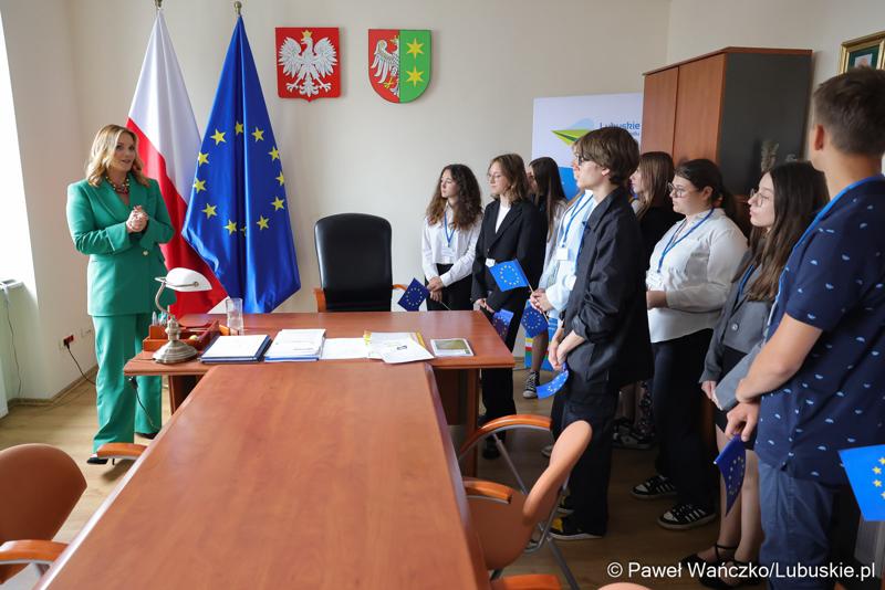 Uczestnicy jubileuszowych obrad Lubuskiego Sejmiku Dziecięcego w Zielonej Górze