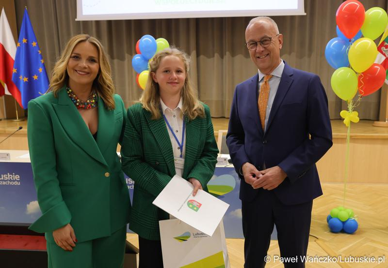 Uczestnicy jubileuszowych obrad Lubuskiego Sejmiku Dziecięcego w Zielonej Górze