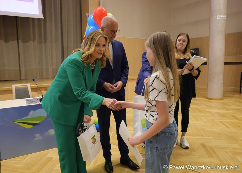 Uczestnicy jubileuszowych obrad Lubuskiego Sejmiku Dziecięcego w Zielonej Górze