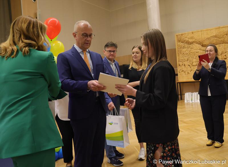 Uczestnicy jubileuszowych obrad Lubuskiego Sejmiku Dziecięcego w Zielonej Górze