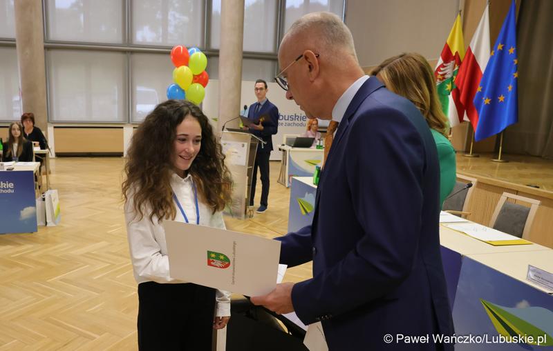 Uczestnicy jubileuszowych obrad Lubuskiego Sejmiku Dziecięcego w Zielonej Górze