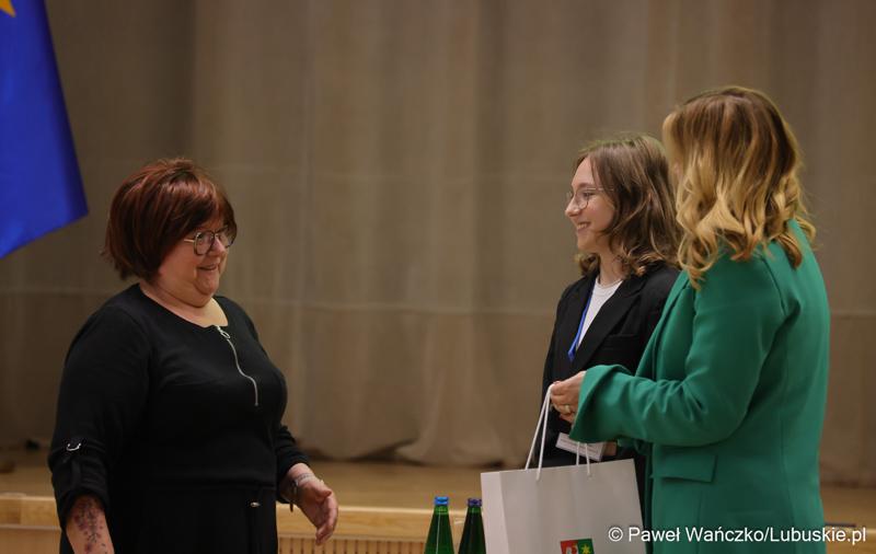 Uczestnicy jubileuszowych obrad Lubuskiego Sejmiku Dziecięcego w Zielonej Górze