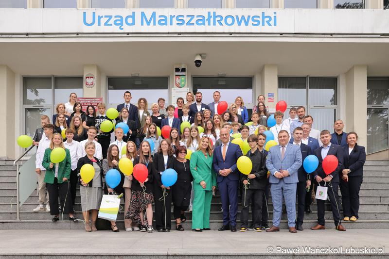 Uczestnicy jubileuszowych obrad Lubuskiego Sejmiku Dziecięcego w Zielonej Górze