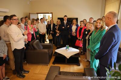 Uczestnicy jubileuszowych obrad Lubuskiego Sejmiku Dziecięcego w Zielonej Górze