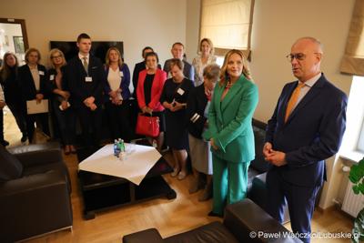 Uczestnicy jubileuszowych obrad Lubuskiego Sejmiku Dziecięcego w Zielonej Górze