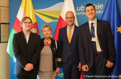 Uczestnicy jubileuszowych obrad Lubuskiego Sejmiku Dziecięcego w Zielonej Górze