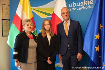 Uczestnicy jubileuszowych obrad Lubuskiego Sejmiku Dziecięcego w Zielonej Górze