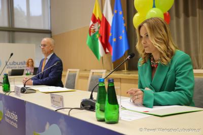 Uczestnicy jubileuszowych obrad Lubuskiego Sejmiku Dziecięcego w Zielonej Górze