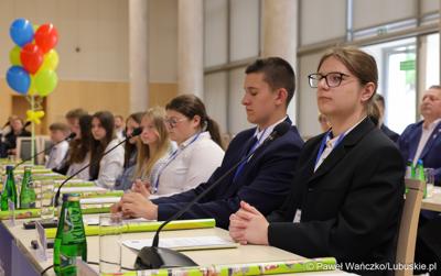 Uczestnicy jubileuszowych obrad Lubuskiego Sejmiku Dziecięcego w Zielonej Górze
