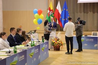 Uczestnicy jubileuszowych obrad Lubuskiego Sejmiku Dziecięcego w Zielonej Górze