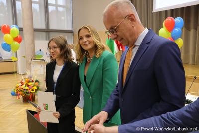 Uczestnicy jubileuszowych obrad Lubuskiego Sejmiku Dziecięcego w Zielonej Górze