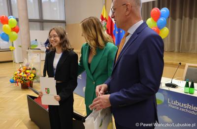 Uczestnicy jubileuszowych obrad Lubuskiego Sejmiku Dziecięcego w Zielonej Górze