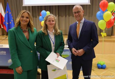 Uczestnicy jubileuszowych obrad Lubuskiego Sejmiku Dziecięcego w Zielonej Górze