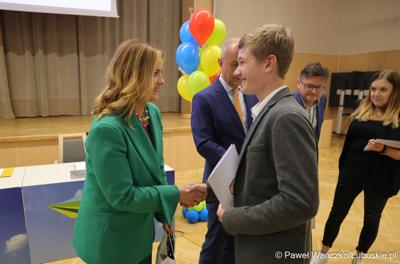 Uczestnicy jubileuszowych obrad Lubuskiego Sejmiku Dziecięcego w Zielonej Górze