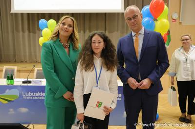 Uczestnicy jubileuszowych obrad Lubuskiego Sejmiku Dziecięcego w Zielonej Górze