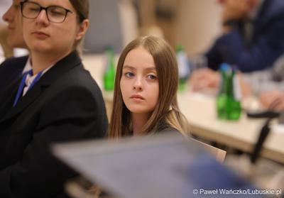 Uczestnicy jubileuszowych obrad Lubuskiego Sejmiku Dziecięcego w Zielonej Górze