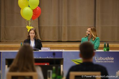 Uczestnicy jubileuszowych obrad Lubuskiego Sejmiku Dziecięcego w Zielonej Górze
