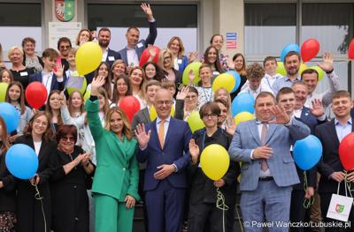 Uczestnicy jubileuszowych obrad Lubuskiego Sejmiku Dziecięcego w Zielonej Górze