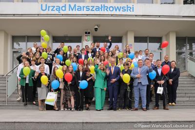 Uczestnicy jubileuszowych obrad Lubuskiego Sejmiku Dziecięcego w Zielonej Górze