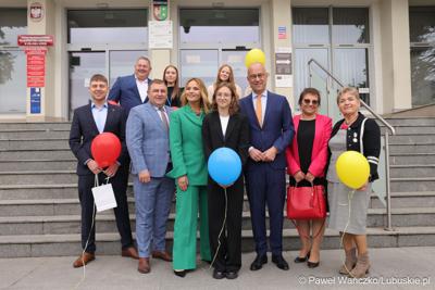 Uczestnicy jubileuszowych obrad Lubuskiego Sejmiku Dziecięcego w Zielonej Górze