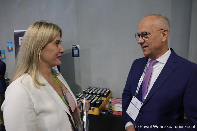 Konferencja ChairIN w Zielonej Górze-Nowym Kisielinie rozpoczęła kilkudniowe spotkanie na temat elektromobilności. W wydarzeniu udział wziął Marszałek Województwa Lubuskiego Marcin Jabłoński.