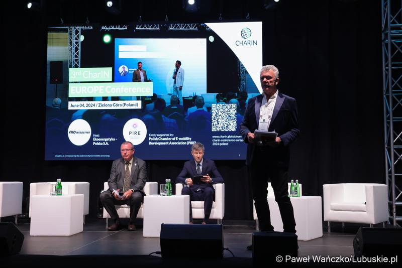 Konferencja ChairIN w Zielonej Górze-Nowym Kisielinie rozpoczęła kilkudniowe spotkanie na temat elektromobilności. W wydarzeniu udział wziął Marszałek Województwa Lubuskiego Marcin Jabłoński.