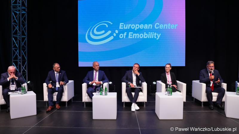 Konferencja ChairIN w Zielonej Górze-Nowym Kisielinie rozpoczęła kilkudniowe spotkanie na temat elektromobilności. W wydarzeniu udział wziął Marszałek Województwa Lubuskiego Marcin Jabłoński.