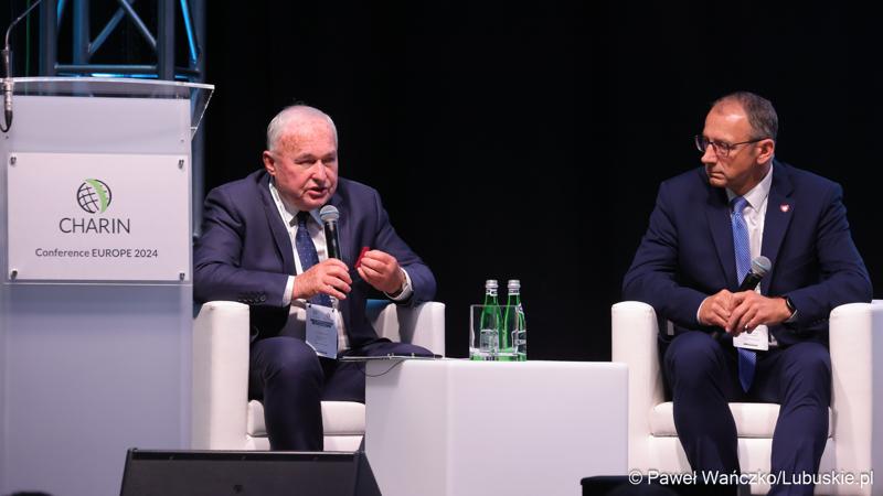 Konferencja ChairIN w Zielonej Górze-Nowym Kisielinie rozpoczęła kilkudniowe spotkanie na temat elektromobilności. W wydarzeniu udział wziął Marszałek Województwa Lubuskiego Marcin Jabłoński.