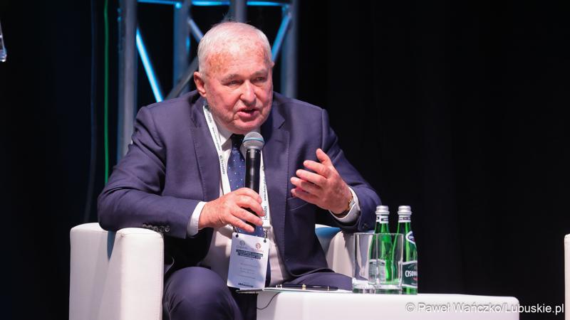Konferencja ChairIN w Zielonej Górze-Nowym Kisielinie rozpoczęła kilkudniowe spotkanie na temat elektromobilności. W wydarzeniu udział wziął Marszałek Województwa Lubuskiego Marcin Jabłoński.