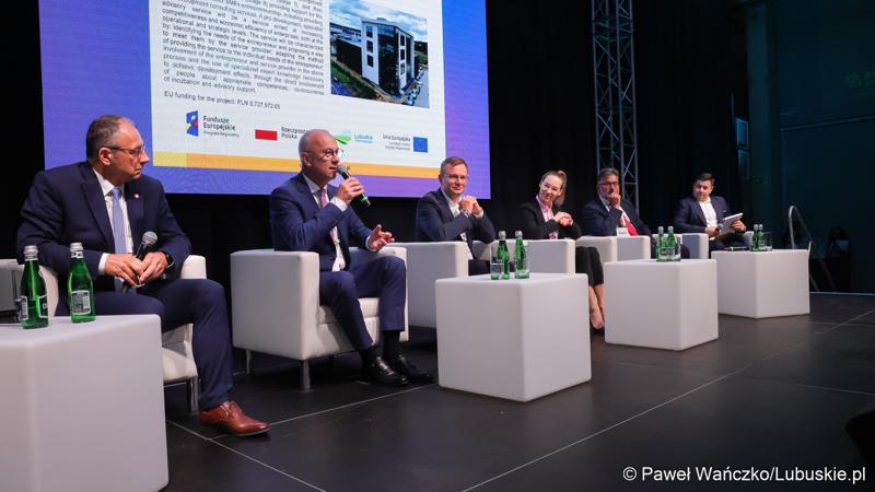 Konferencja ChairIN w Zielonej Górze-Nowym Kisielinie rozpoczęła kilkudniowe spotkanie na temat elektromobilności. W wydarzeniu udział wziął Marszałek Województwa Lubuskiego Marcin Jabłoński.