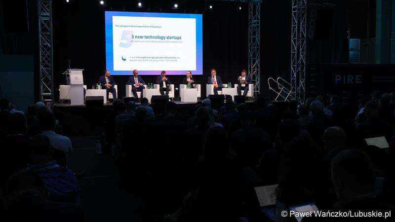 Konferencja ChairIN w Zielonej Górze-Nowym Kisielinie rozpoczęła kilkudniowe spotkanie na temat elektromobilności. W wydarzeniu udział wziął Marszałek Województwa Lubuskiego Marcin Jabłoński.