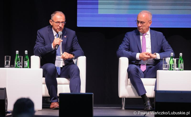 Konferencja ChairIN w Zielonej Górze-Nowym Kisielinie rozpoczęła kilkudniowe spotkanie na temat elektromobilności. W wydarzeniu udział wziął Marszałek Województwa Lubuskiego Marcin Jabłoński.