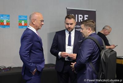 Konferencja ChairIN w Zielonej Górze-Nowym Kisielinie rozpoczęła kilkudniowe spotkanie na temat elektromobilności. W wydarzeniu udział wziął Marszałek Województwa Lubuskiego Marcin Jabłoński.

