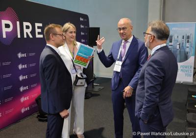 Konferencja ChairIN w Zielonej Górze-Nowym Kisielinie rozpoczęła kilkudniowe spotkanie na temat elektromobilności. W wydarzeniu udział wziął Marszałek Województwa Lubuskiego Marcin Jabłoński.

